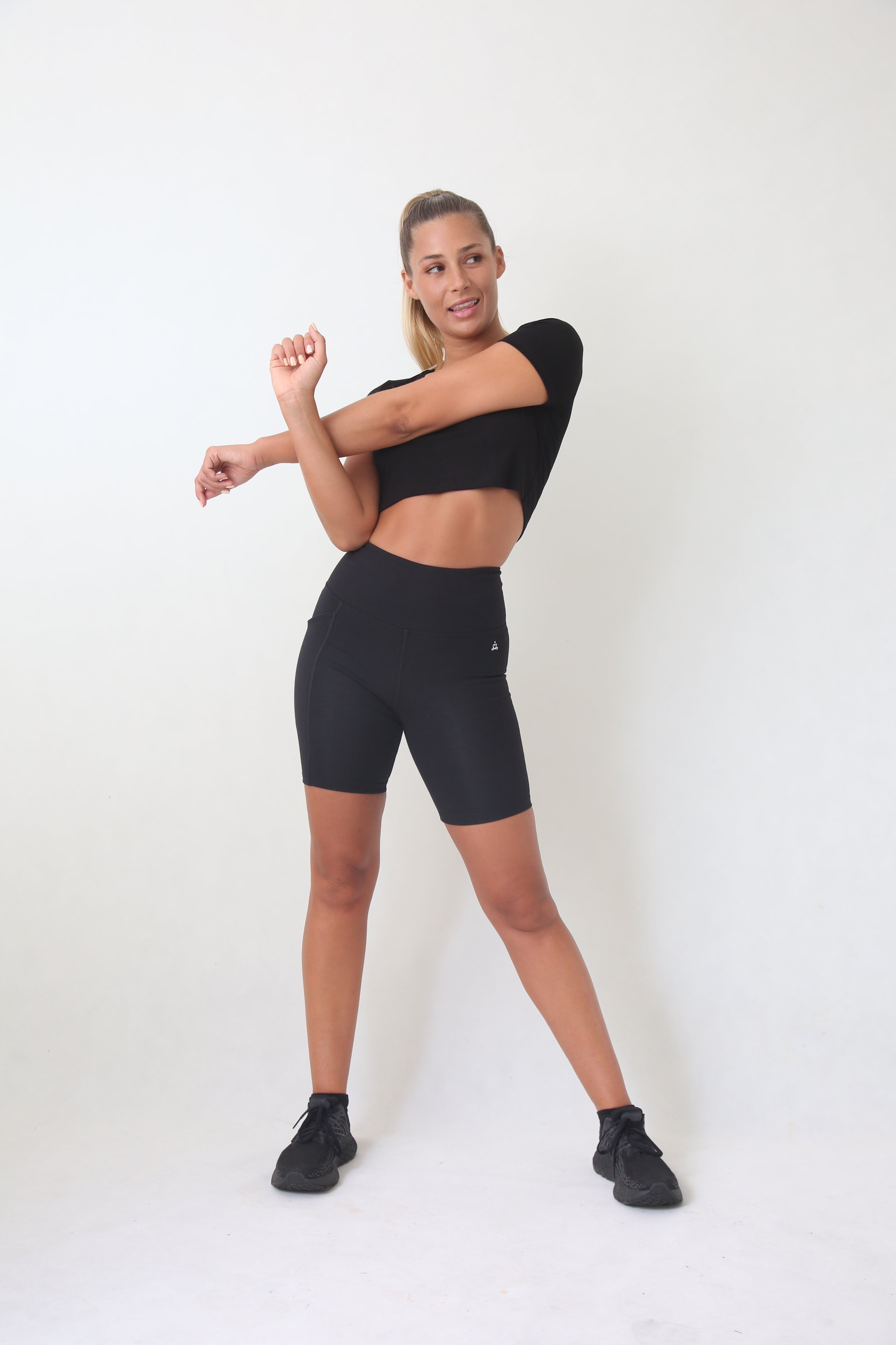 Cotton workout shorts with side pocket