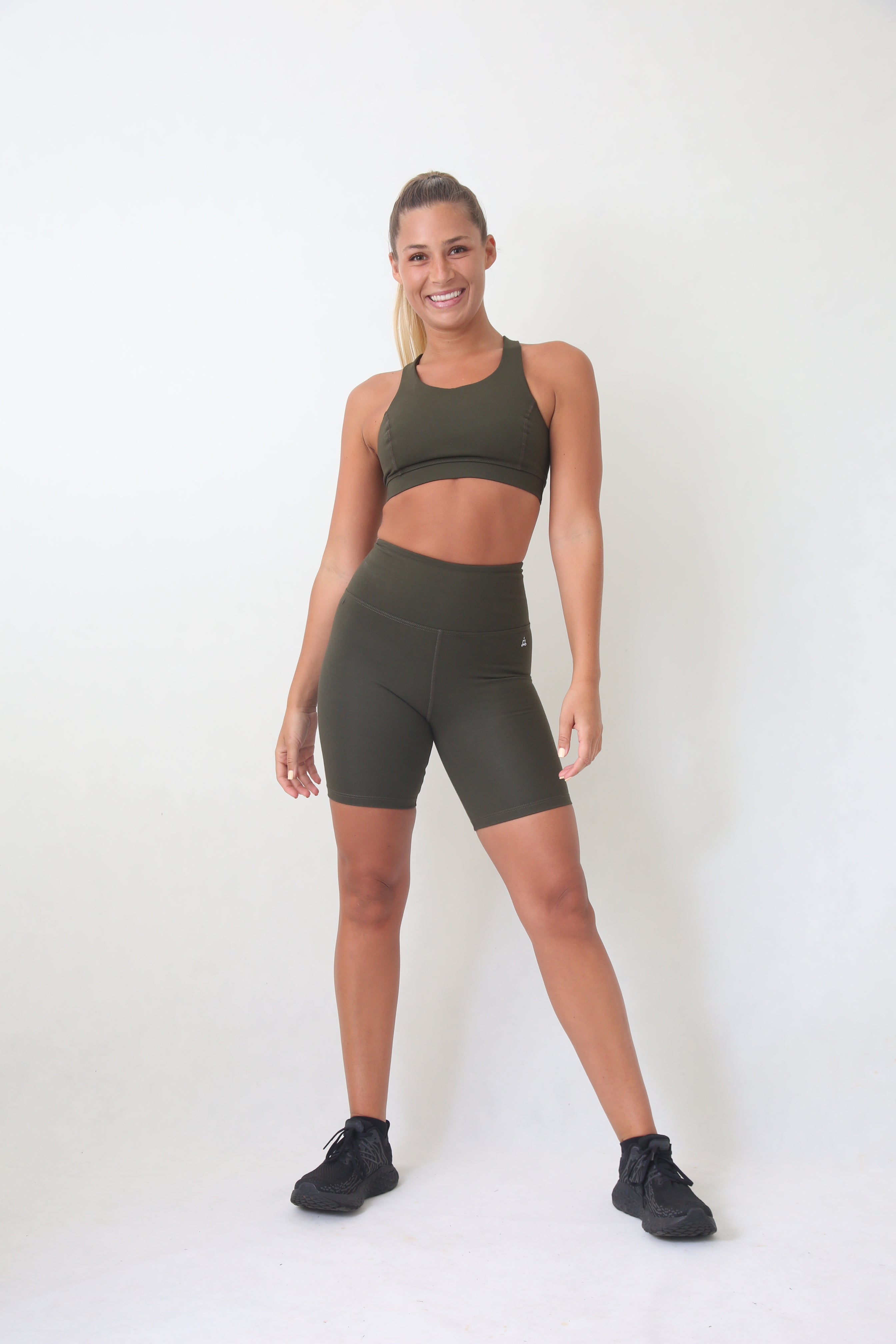 Sports bra round neck long workout shorts