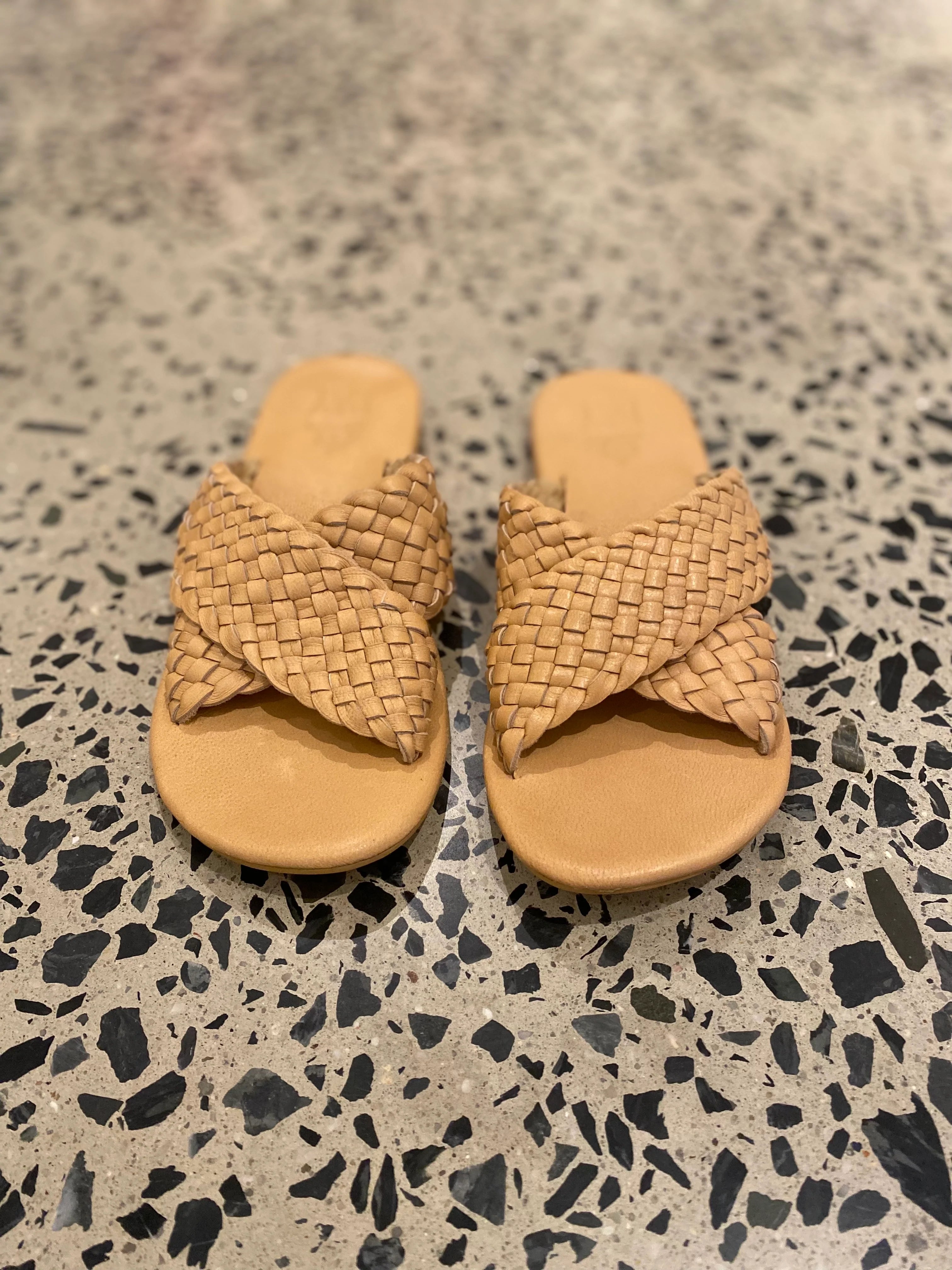 Crossover leather sandals