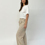 High waist pants with pockets and wide leg. 
