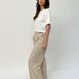 High waist pants with pockets and wide leg. 