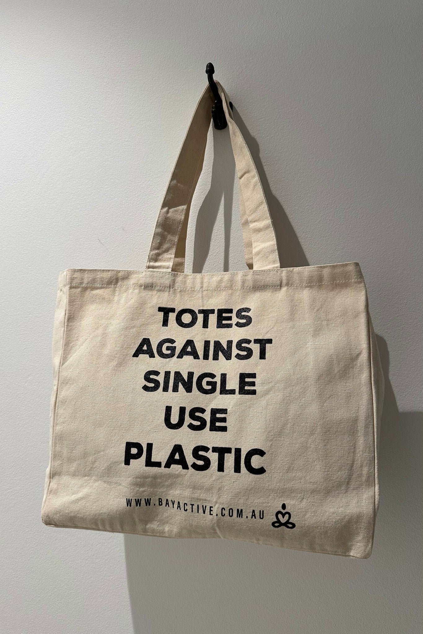 Organic cotton tote bag. Totes against single use plastic