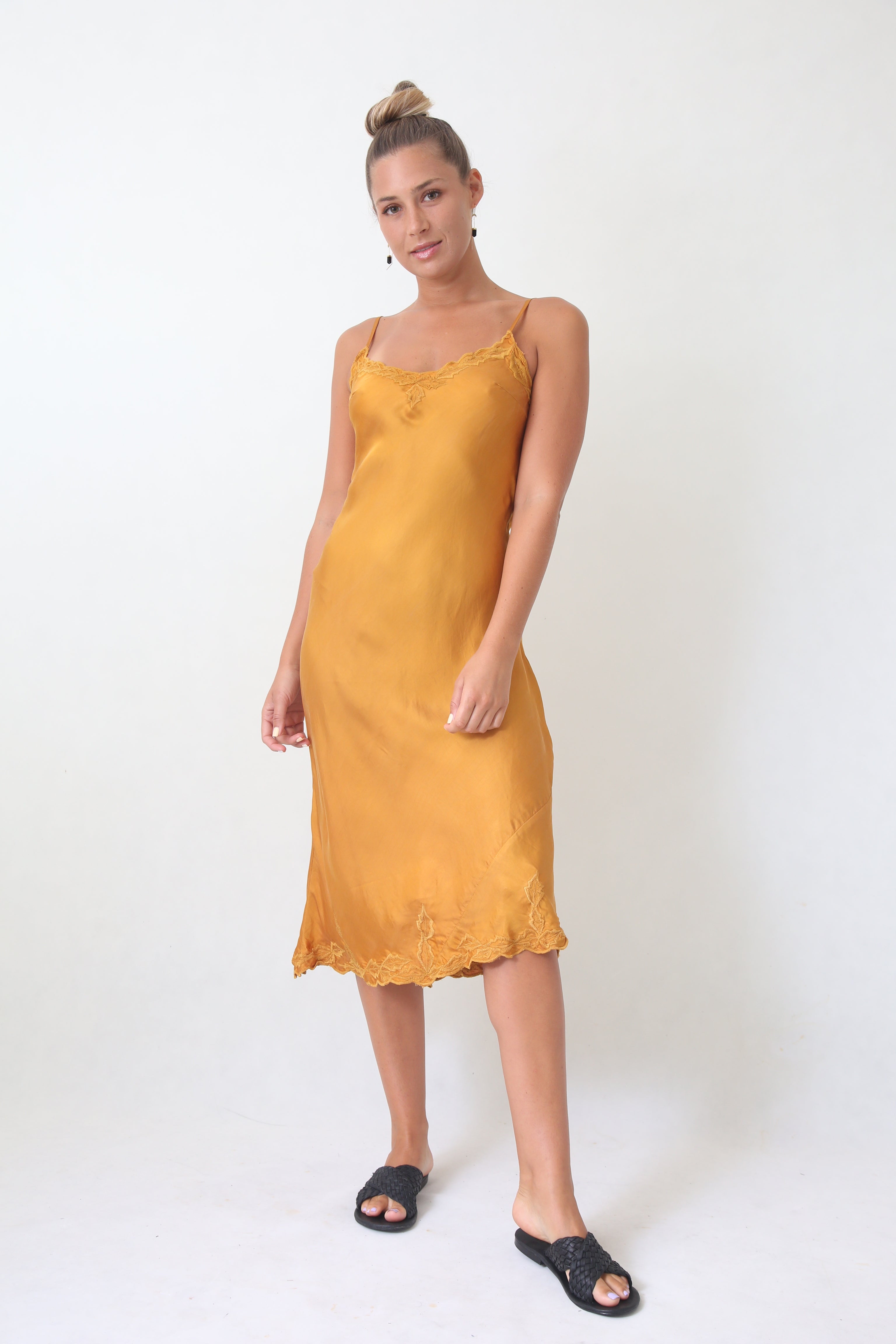 Gold silk embroidered slip Otomo 