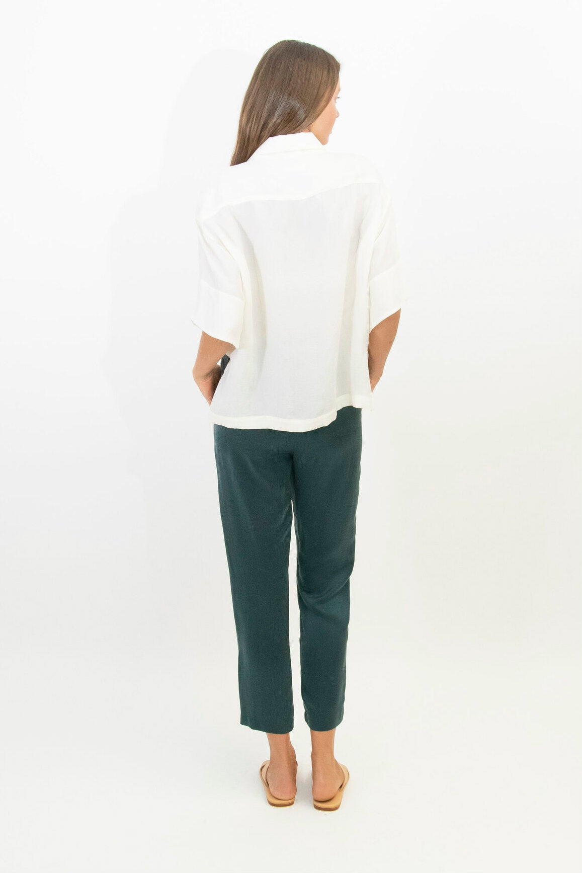 Relaxed silk pants in green colour