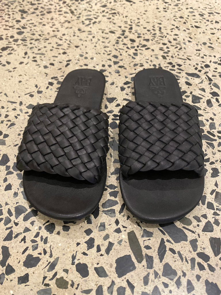 Comfortable flat Black woven leather slides